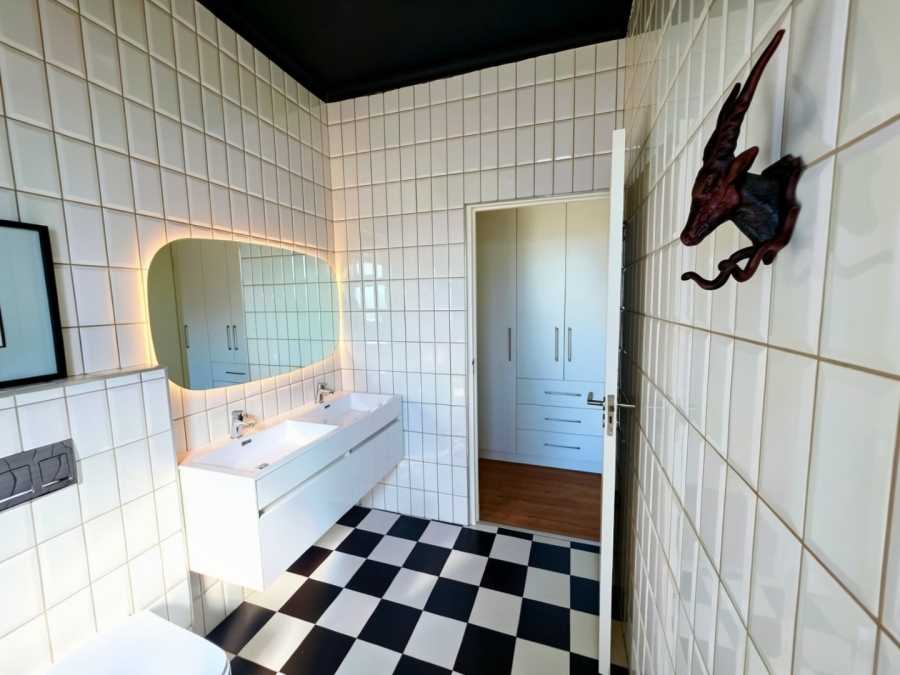 To Let 3 Bedroom Property for Rent in Sandown Western Cape